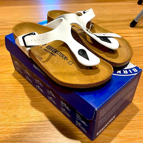 Birkenstock Shoes - NIB Birkenstock Gizeh in Patent White, size 38 (US women’s 7)